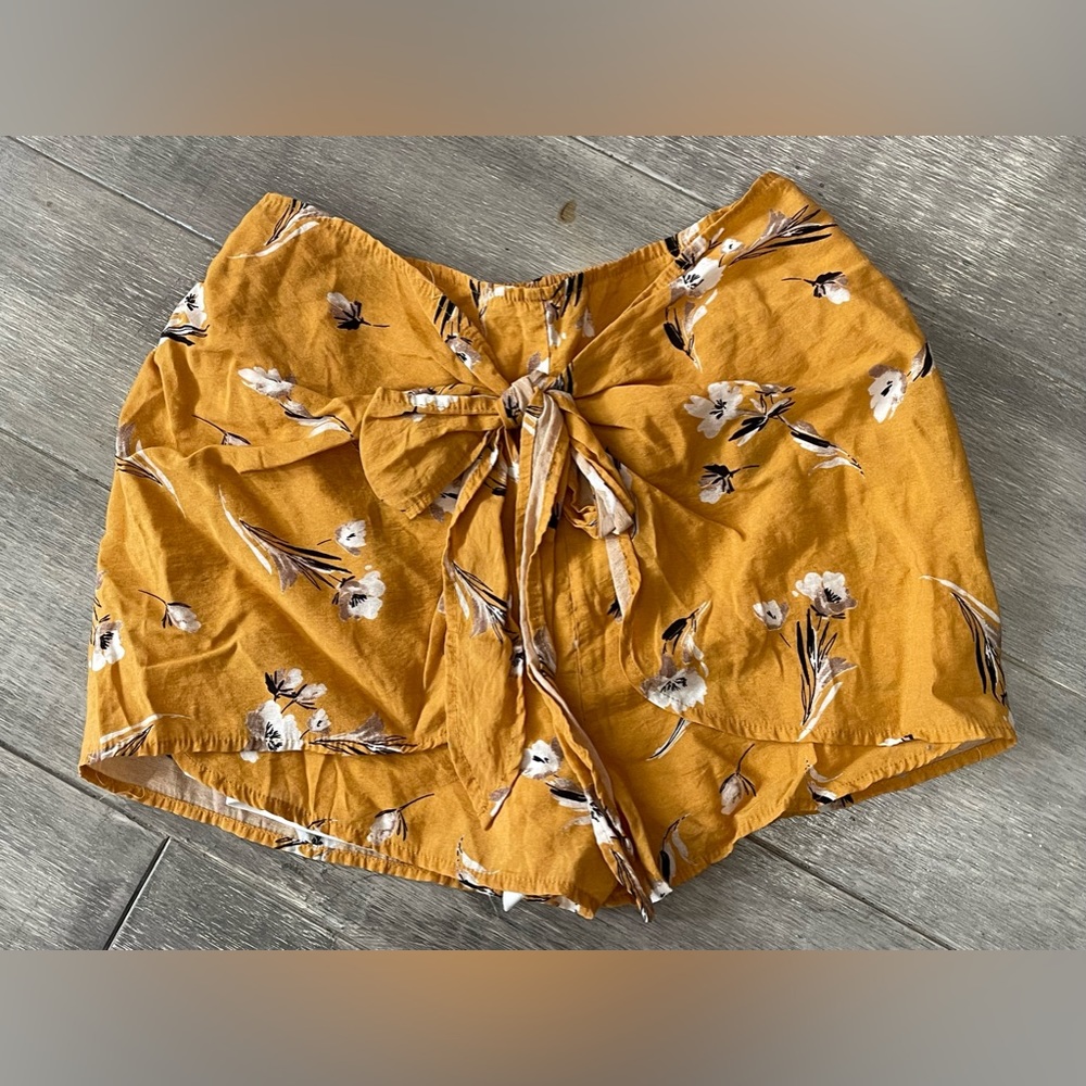 Bishop + Young Mustard Floral Shorts Size Small